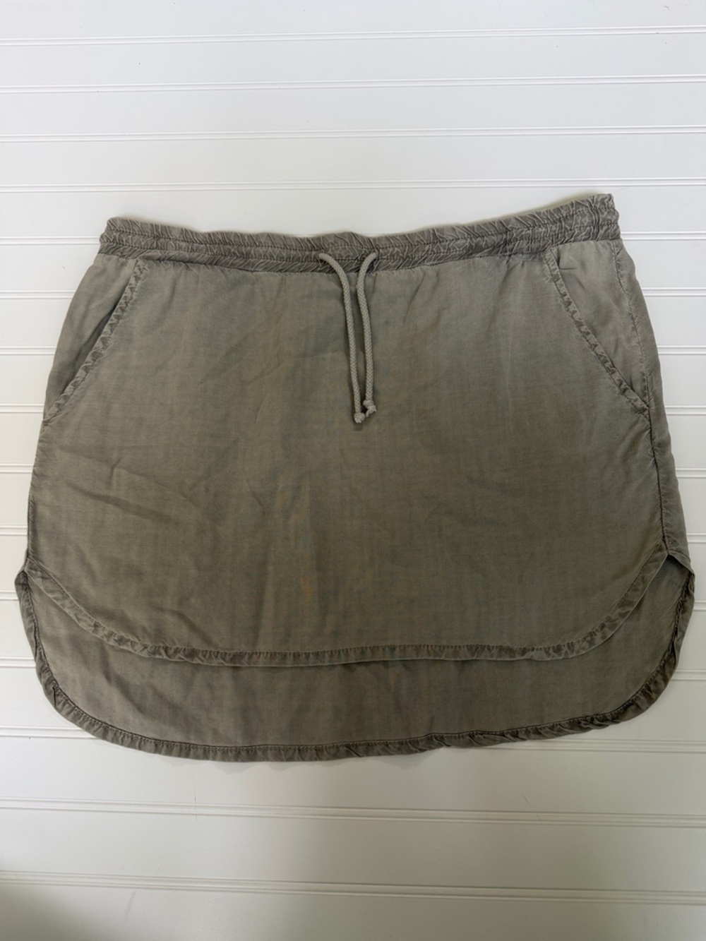 (101)Bella Dahl Olive Drawstring Mini Skirt